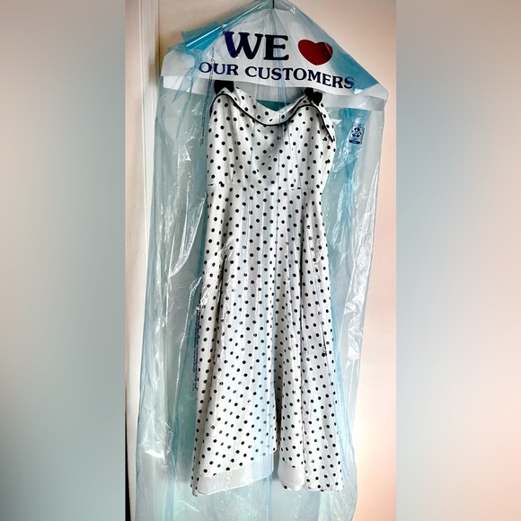 Adorable Dress-Small- White with Black Polka Dots & Bow-Great Preowned Condition - Picture 4 of 14